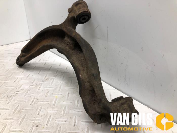 Främre undre gaffelben, höger från en Volkswagen Transporter T5 2.5 TDi PF 2007