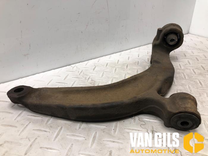 Främre undre gaffelben, höger från en Volkswagen Transporter T5 2.5 TDi PF 2007