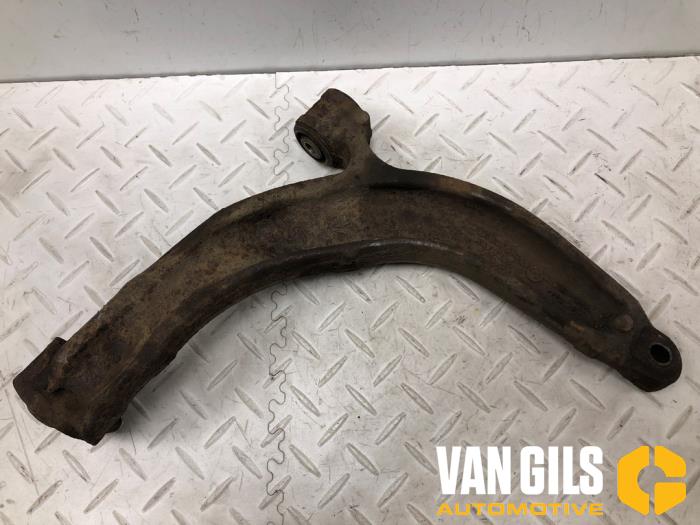 Främre undre gaffelben, vänster från en Volkswagen Transporter T5 2.5 TDi PF 2007