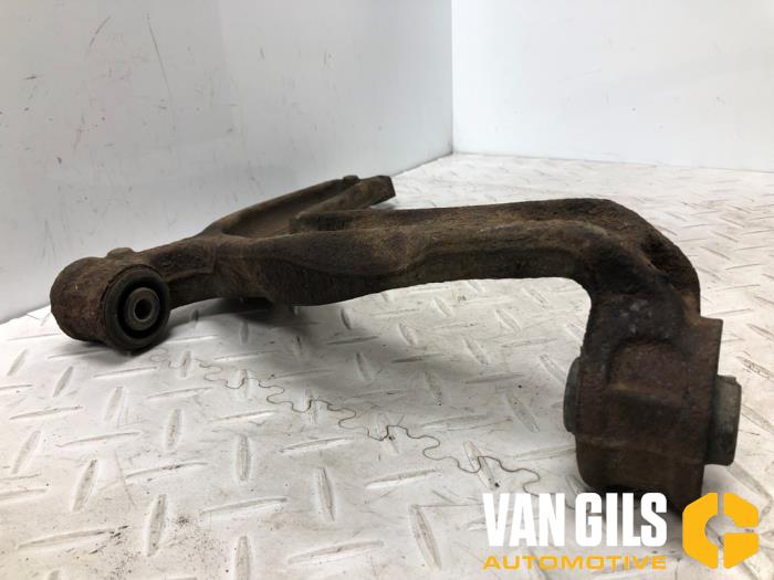 Främre undre gaffelben, vänster från en Volkswagen Transporter T5 2.5 TDi PF 2007