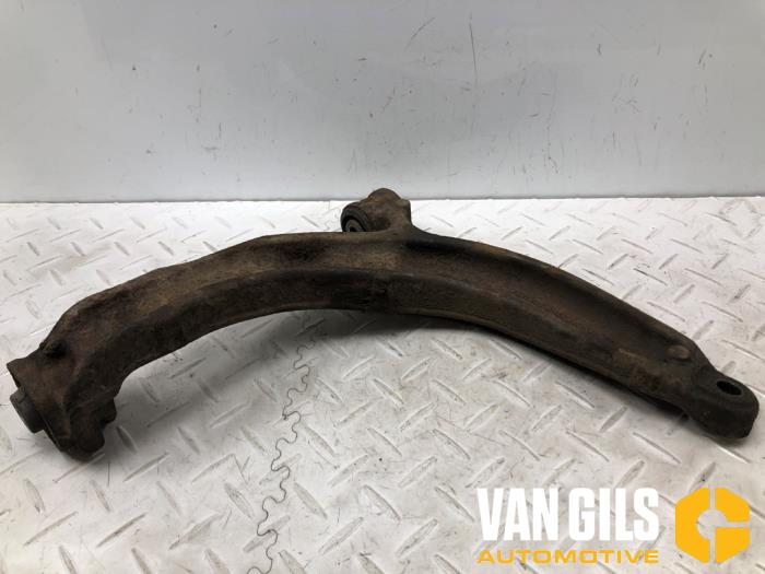 Främre undre gaffelben, vänster från en Volkswagen Transporter T5 2.5 TDi PF 2007