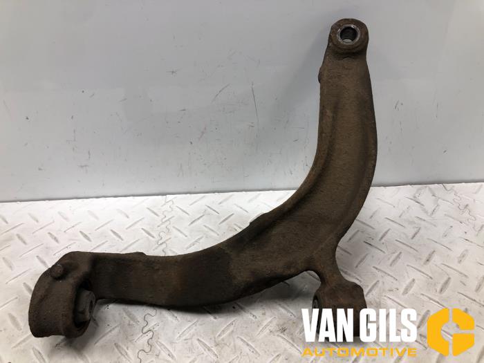 Främre undre gaffelben, vänster från en Volkswagen Transporter T5 2.5 TDi PF 2007