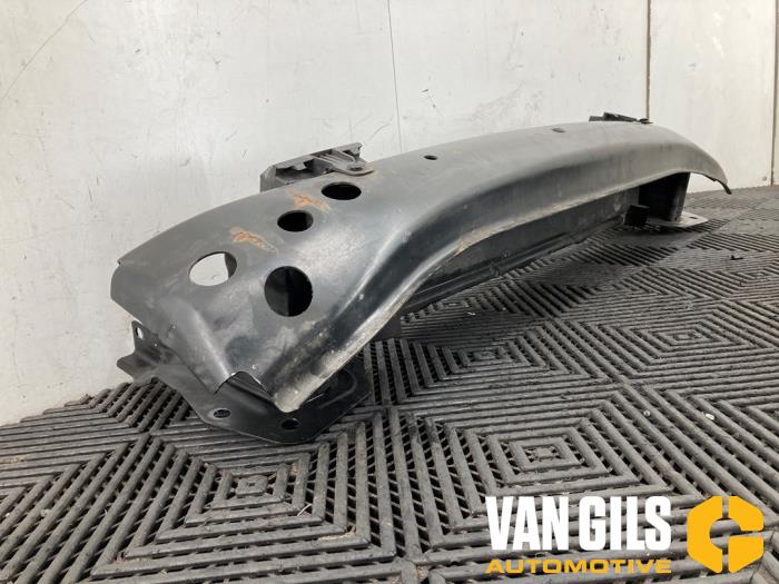 Främre stötfångarram från en Volkswagen Transporter T5 2.5 TDi PF 2007