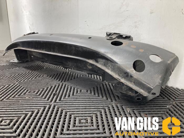 Främre stötfångarram från en Volkswagen Transporter T5 2.5 TDi PF 2007