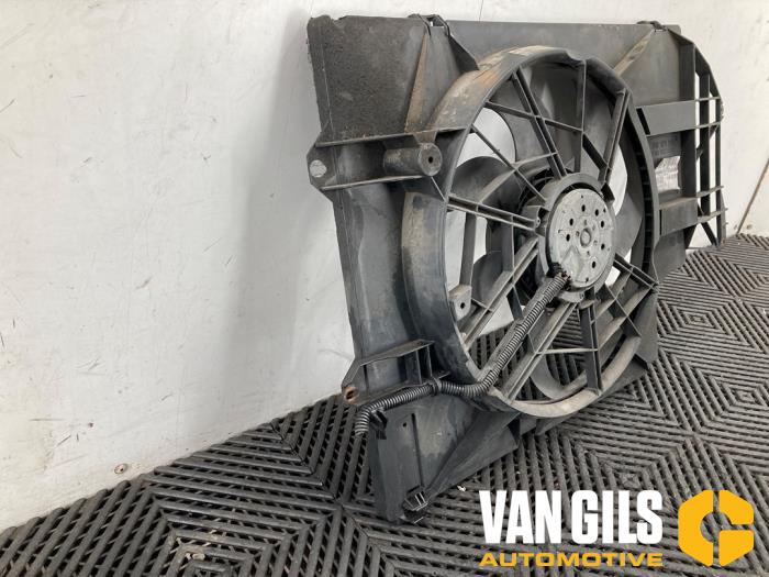 Motor kylfläkt från en Volkswagen Transporter T5 2.5 TDi PF 2007