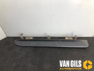 Gebruikte Treeplank links Toyota Land Cruiser (J15) 2.8 D-4D 16V Prijs € 250,00 Margeregeling aangeboden door Van Gils Automotive