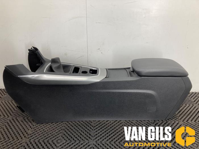 Mittkonsol från en Peugeot 308 (L3/L8/LB/LH/LP) 1.2 12V e-THP PureTech 130 2018