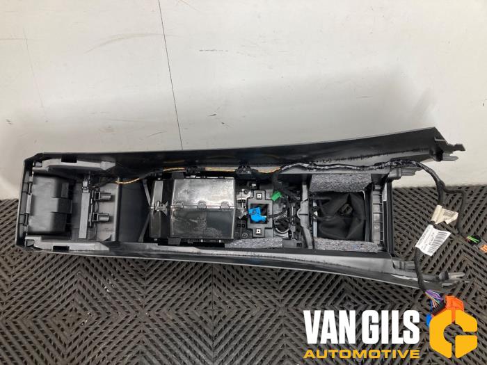 Mittkonsol från en Peugeot 308 (L3/L8/LB/LH/LP) 1.2 12V e-THP PureTech 130 2018