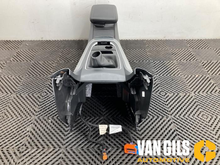 Mittkonsol från en Peugeot 308 (L3/L8/LB/LH/LP) 1.2 12V e-THP PureTech 130 2018