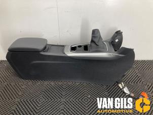 Begagnade Mittkonsol Peugeot 308 (L3/L8/LB/LH/LP) 1.2 12V e-THP PureTech 130 Pris på förfrågan erbjuds av Van Gils Automotive