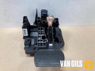 Begagnade Bromspedal Fiat 500 (312) 1.2 Pris på förfrågan erbjuds av Van Gils Automotive