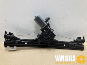 Używane Mechanizm szyby lewej przedniej wersja 2-drzwiowa Fiat 500 (312) 1.2 Cena € 40,00 Procedura marży oferowane przez Van Gils Automotive