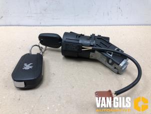 Gebruikte Kontaktslot + Sleutel Peugeot 2008 (CU) 1.2 12V e-THP PureTech 110 Prijs op aanvraag aangeboden door Van Gils Automotive