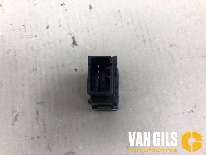 Dimljusbrytare från en Suzuki Celerio (LF) 1.0 12V Dualjet 2017