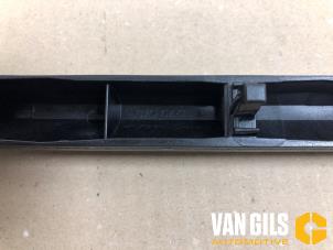 Begagnade Dekorstripe, instrumentbräda Audi RS 3 Sportback (8VA/8VF) 2.5 TFSI 20V Quattro Pris € 1.100,00 Marginaltabell erbjuds av Van Gils Automotive