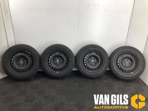Gebruikte Sportvelgenset + banden Volkswagen Transporter T5 1.9 TDi Prijs € 225,00 Margeregeling aangeboden door Van Gils Automotive