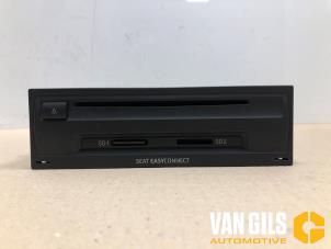 Begagnade CD-spelare med radio Seat Leon ST (5FF) 1.6 TDI Ecomotive 16V Pris på förfrågan erbjuds av Van Gils Automotive