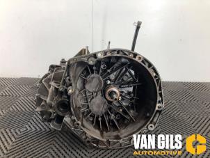 Gebruikte Versnellingsbak Opel Vivaro 1.9 DI Prijs € 449,99 Margeregeling aangeboden door Van Gils Automotive