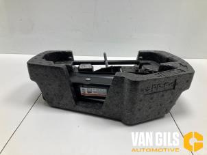 Begagnade Domkraftsset Toyota Aygo (B40) 1.0 12V VVT-i Pris på förfrågan erbjuds av Van Gils Automotive