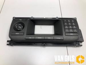 Begagnade Radiokontrollpanel Landrover Range Rover Evoque (LVJ/LVS) 2.2 eD4 16V 5-drs. Pris på förfrågan erbjuds av Van Gils Automotive