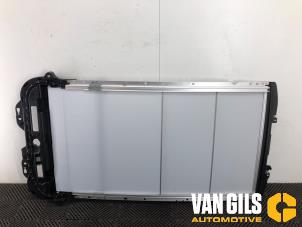 Gebruikte Schuifhemel mechaniek Peugeot 2008 (CU) 1.2 12V e-THP PureTech 110 Prijs op aanvraag aangeboden door Van Gils Automotive