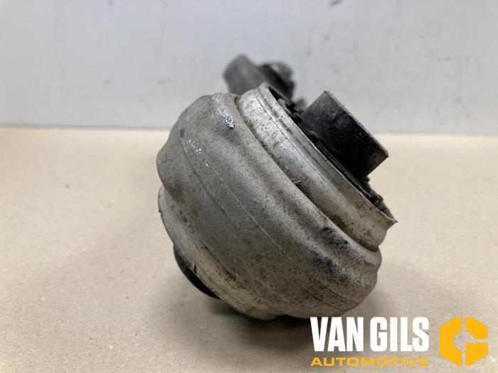 Främre undre gaffelben, höger från en Mercedes-Benz C Estate (S205) C-180 BlueTEC, C-180 d 1.6 16V 2016