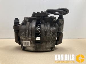 Begagnade Främre bromsok, höger Mercedes Sprinter 4/5t (904/905) 416 CDI 20V Pris på förfrågan erbjuds av Van Gils Automotive