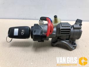 Gebruikte Kontaktslot + Sleutel Hyundai i30 (GDHB5) 1.6 GDI Blue 16V Prijs op aanvraag aangeboden door Van Gils Automotive