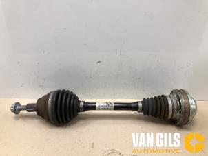 Begagnade Drivaxel, vänster fram Audi A3 Limousine (8VS/8VM) 1.5 TFSI 16V Pris € 119,99 Marginaltabell erbjuds av Van Gils Automotive