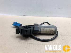 Gebruikte Gordelaangever links Mercedes E (C238) E-200 2.0 Turbo 16V Prijs € 74,99 Margeregeling aangeboden door Van Gils Automotive