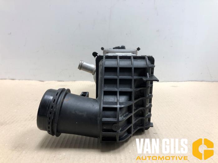 Laddluftkylare från en Volkswagen Polo VI (AW1) 1.0 TSI 12V 2023