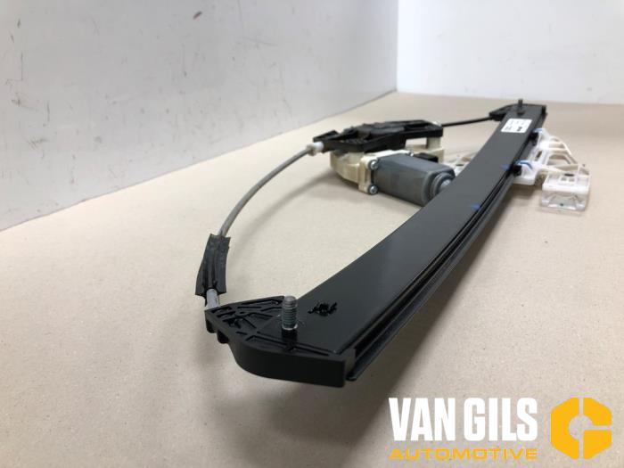 Fönstermekanism för bakre dörr, 4-dörrars, vänster från en Audi Q5 (FYB/FYG) 2.0 50 TFSI e 16V Quattro 2020