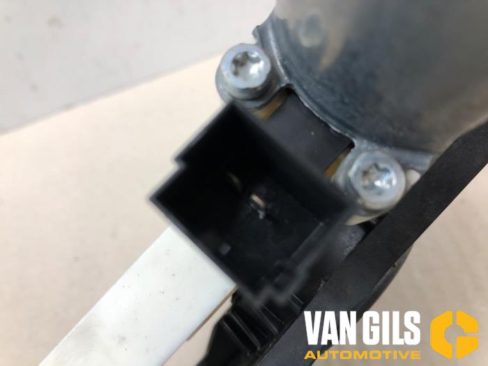 Fönstermekanism för bakre dörr, 4-dörrars, vänster från en Audi Q5 (FYB/FYG) 2.0 50 TFSI e 16V Quattro 2020