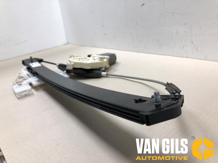 Fönstermekanism för bakre dörr, 4-dörrars, höger från en Audi Q5 (FYB/FYG) 2.0 50 TFSI e 16V Quattro 2020