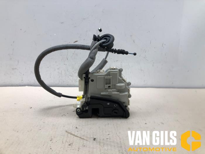 Dörrmekanism, 4-dörrars, höger bak från en Audi Q5 (FYB/FYG) 2.0 50 TFSI e 16V Quattro 2020