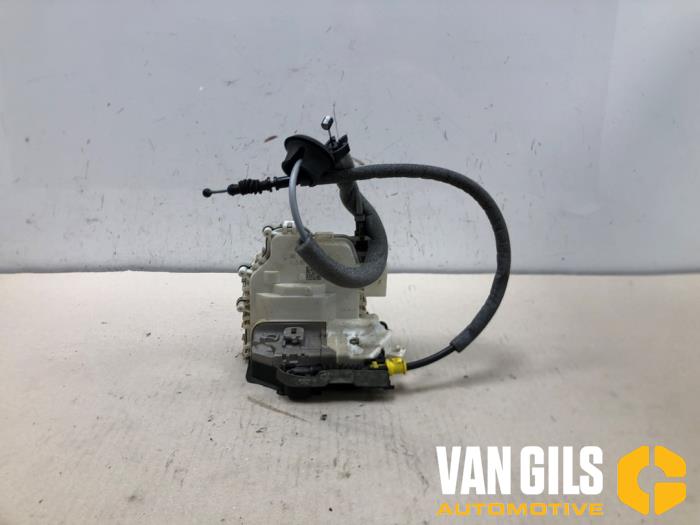 Dörrmekanism, 4-dörrars, höger bak från en Audi Q5 (FYB/FYG) 2.0 50 TFSI e 16V Quattro 2020