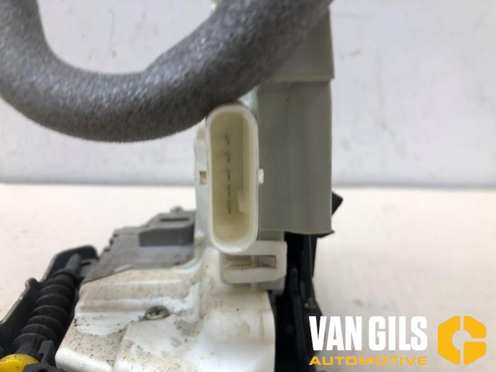 Dörrmekanism, 4-dörrars, höger bak från en Audi Q5 (FYB/FYG) 2.0 50 TFSI e 16V Quattro 2020