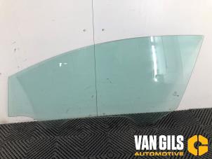 Gebruikte Portierruit 2Deurs links Ford Fiesta 6 (JA8) 1.25 16V Prijs op aanvraag aangeboden door Van Gils Automotive