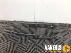 Begagnade Svängarmsats vindrutetorkare Landrover Discovery Sport (LC) 2.0 TD4 180 16V Pris på förfrågan erbjuds av Van Gils Automotive