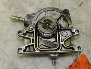 Gebruikte Hogedrukpomp Opel Astra G Caravan (F35) 2.0 Di 16V Prijs € 100,00 Margeregeling aangeboden door Van Gils Automotive