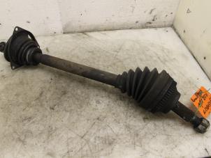 Gebruikte Aandrijfas links-voor Renault Master II (JD) 2.5 D T33 Prijs € 74,99 Margeregeling aangeboden door Van Gils Automotive