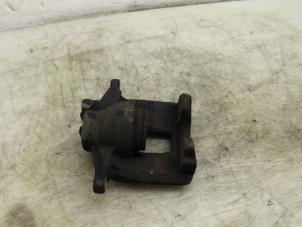 Gebruikte Remklauw (Tang) rechts-voor Fiat Stilo MW (192C) 1.9 JTD 115 Prijs € 70,00 Margeregeling aangeboden door Van Gils Automotive