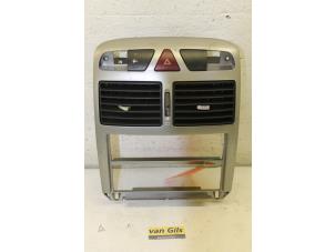 Gebruikte Dashboard deel Peugeot 307 (3A/C/D) 1.6 16V Prijs € 35,00 Margeregeling aangeboden door Van Gils Automotive
