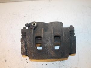 Begagnade Främre bromsok, höger Ford Transit 2.4 TDdi 16V 300M Pris € 70,00 Marginaltabell erbjuds av Van Gils Automotive