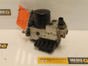 Używane Pompa ABS Mercedes A (W168) 1.6 A-160 Cena € 75,00 Procedura marży oferowane przez Van Gils Automotive
