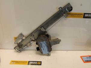 Używane Mechanizm szyby lewej tylnej wersja 4-drzwiowa Mitsubishi Pajero Hardtop (V6/7) 3.2 DI-D 16V Cena € 50,00 Procedura marży oferowane przez Van Gils Automotive