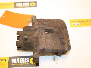 Gebruikte Remklauw (Tang) links-achter Mitsubishi Pajero Hardtop (V6/7) 3.2 DI-D 16V Prijs € 65,00 Margeregeling aangeboden door Van Gils Automotive