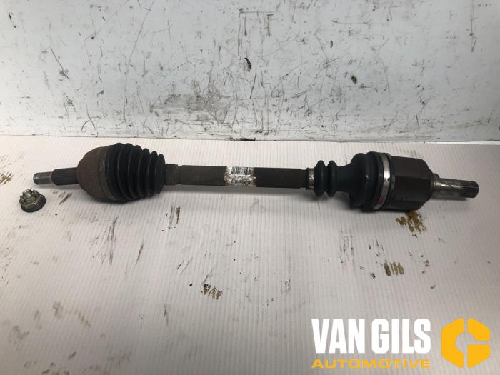 Homokineetas links-voor van een Renault Megane II Grandtour (KM) 1.5 dCi 105 2007