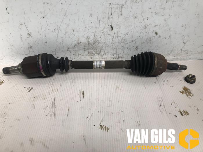 Homokineetas links-voor van een Renault Megane II Grandtour (KM) 1.5 dCi 105 2007