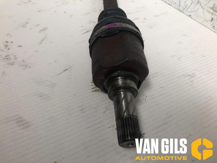 Homokineetas links-voor van een Renault Megane II Grandtour (KM) 1.5 dCi 105 2007